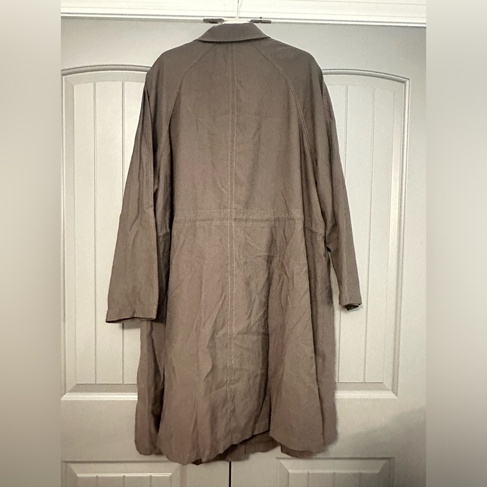 Lt weight rain/trench w/ inside drawstring. NWOT 93% rayon/7% poly. Was $109.95